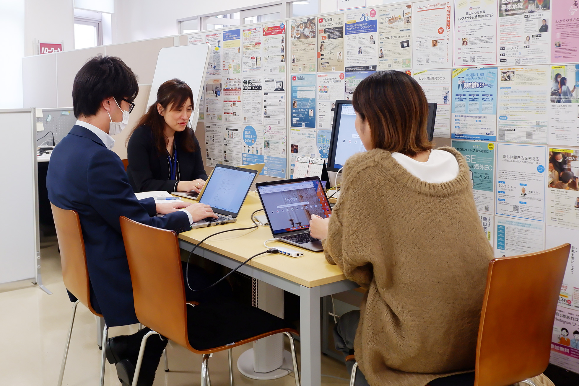 写真：Saya-Bizアドバイザ−